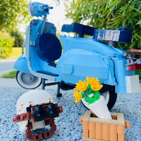  67298 -  bouwblokjes Vespa 125 blauw, 1109 steentjes, compatible met Lego